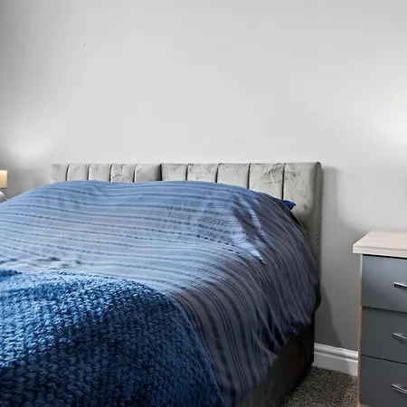 Arosa Escape- Modern2 Bed Suite,sleeps 5,free Parking,ps4,kingbed,wifi,near Christies * Manchester