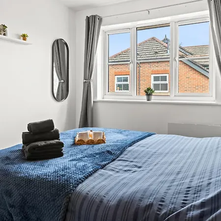 Arosa Escape- Modern2 Bed Suite,sleeps 5,free Parking,ps4,kingbed,wifi,near Christies