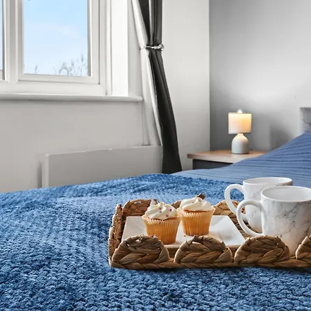 Arosa Escape- Modern2 Bed Suite,sleeps 5,free Parking,ps4,kingbed,wifi,near Christies Apartman *