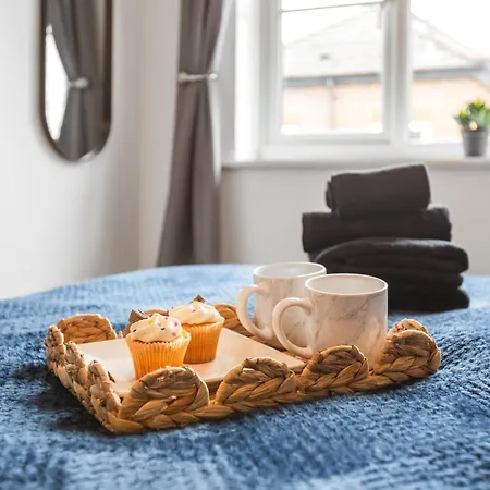 Arosa Escape- Modern2 Bed Suite,sleeps 5,free Parking,ps4,kingbed,wifi,near Christies Apartman *