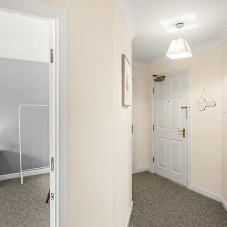 Arosa Escape- Modern2 Bed Suite,sleeps 5,free Parking,ps4,kingbed,wifi,near Christies Manchester