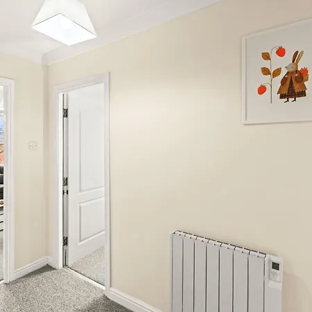 Arosa Escape- Modern2 Bed Suite,sleeps 5,free Parking,ps4,kingbed,wifi,near Christies * Manchester