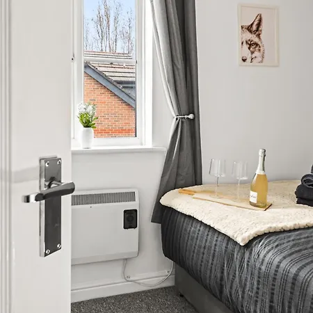 Arosa Escape- Modern2 Bed Suite,sleeps 5,free Parking,ps4,kingbed,wifi,near Christies Manchester