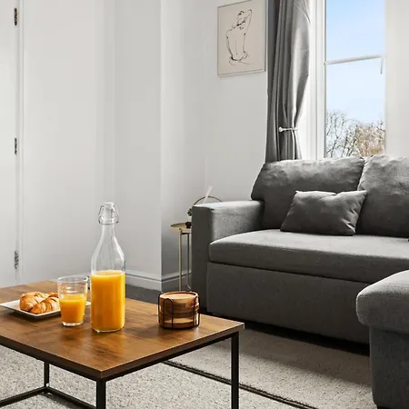 Arosa Escape- Modern2 Bed Suite,sleeps 5,free Parking,ps4,kingbed,wifi,near Christies