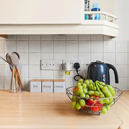 Apartman Arosa Escape- Modern2 Bed Suite,sleeps 5,free Parking,ps4,kingbed,wifi,near Christies Manchester