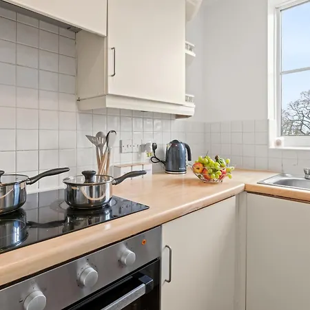 Arosa Escape- Modern2 Bed Suite,sleeps 5,free Parking,ps4,kingbed,wifi,near Christies