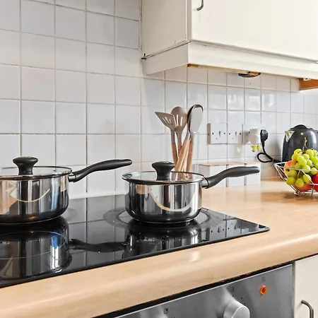 Arosa Escape- Modern2 Bed Suite,sleeps 5,free Parking,ps4,kingbed,wifi,near Christies Apartman