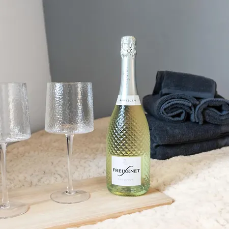 Apartman Arosa Escape- Modern2 Bed Suite,sleeps 5,free Parking,ps4,kingbed,wifi,near Christies