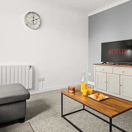 Arosa Escape- Modern2 Bed Suite,sleeps 5,free Parking,ps4,kingbed,wifi,near Christies