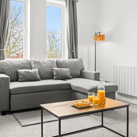 Arosa Escape- Modern2 Bed Suite,sleeps 5,free Parking,ps4,kingbed,wifi,near Christies Apartman Manchester