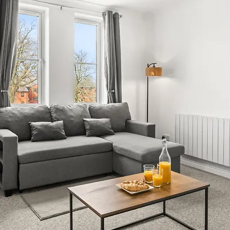 Arosa Escape- Modern2 Bed Suite,sleeps 5,free Parking,ps4,kingbed,wifi,near Christies Apartman *