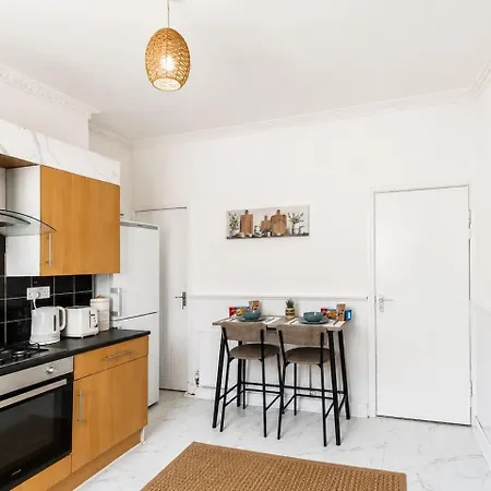 2 Bdr 7 Min To Centre Parking Workspace