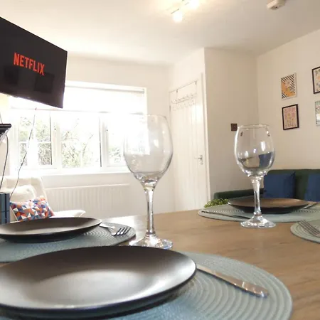 2bdr House 4 Beds & Sofa With 3 Tvs Netflix Ps4 Free Parking Near Mcr Ao Arena *