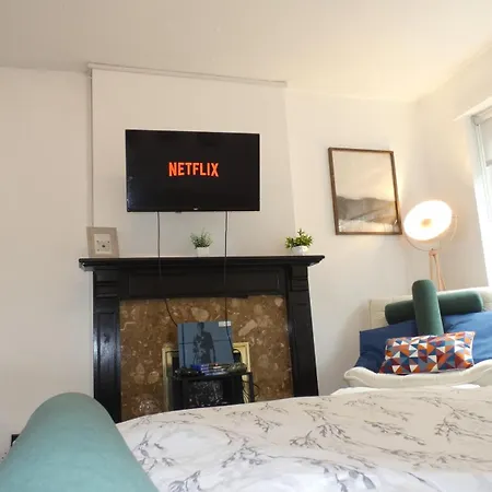 別荘 2bdr House 4 Beds & Sofa With 3 Tvs Netflix Ps4 Free Parking Near Mcr Ao Arena