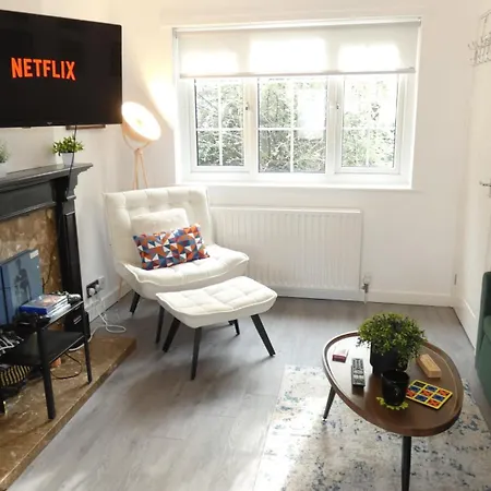 2bdr House 4 Beds & Sofa With 3 Tvs Netflix Ps4 Free Parking Near Mcr Ao Arena 別荘 マンチェスター