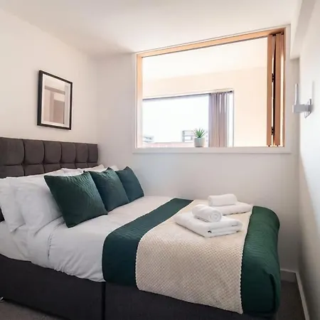 Lovely 2bed W Balcony