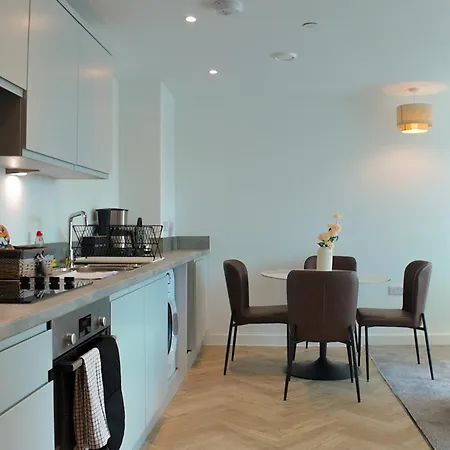 Modern Salford Flat Ξενοδοχείο με διαμερίσματα *