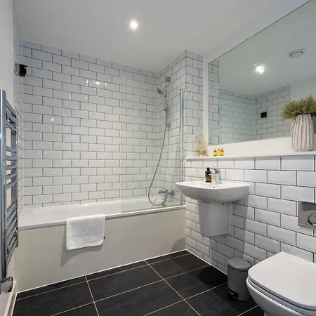 Stylish 2br Near Man Utd, Cricket Stadium & مانشستر