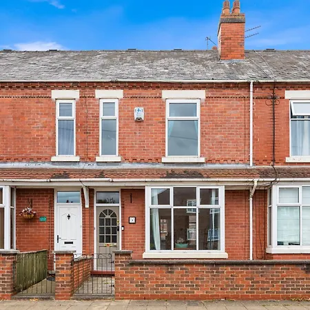 Stylish 3br Mellor House Close To Old Trafford - Sleeps 5 *