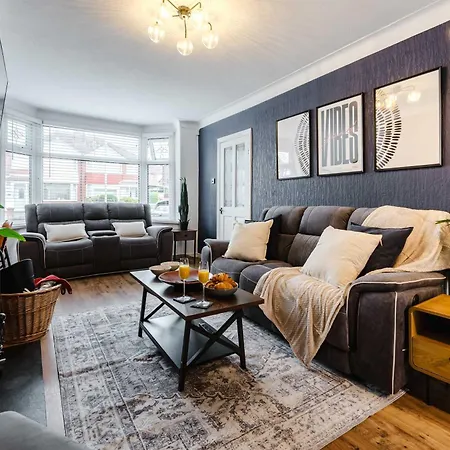 Casa de Férias Etihad & Co-op Live 3-bed Free Parking