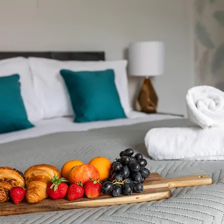Stylish 3br Mellor House Close To Old Trafford - Sleeps 5 Manchester