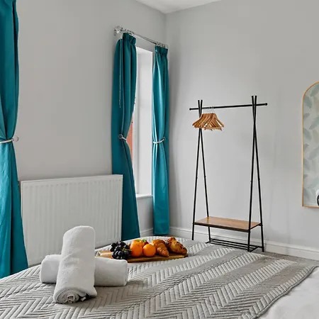 Stylish 3br Mellor House Close To Old Trafford - Sleeps 5 *