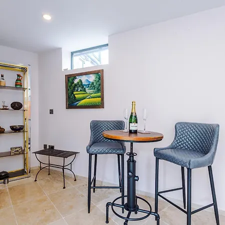 *new* Funky 4br | Sleeps 8 | Driveway | Ps4 Casa de Férias