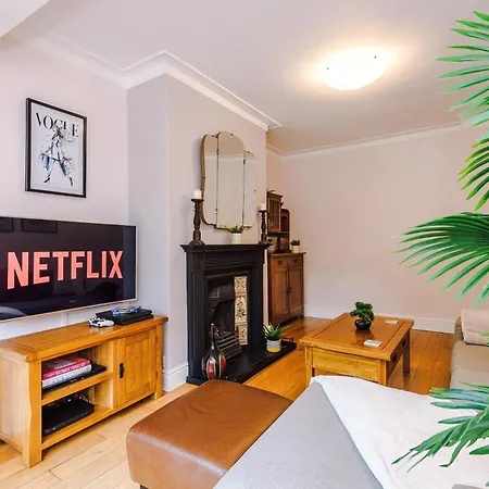 *new* Funky 4br | Sleeps 8 | Driveway | Ps4 Casa de Férias Manchester