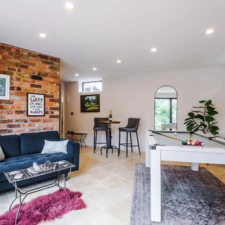 Casa de Férias *new* Funky 4br | Sleeps 8 | Driveway | Ps4