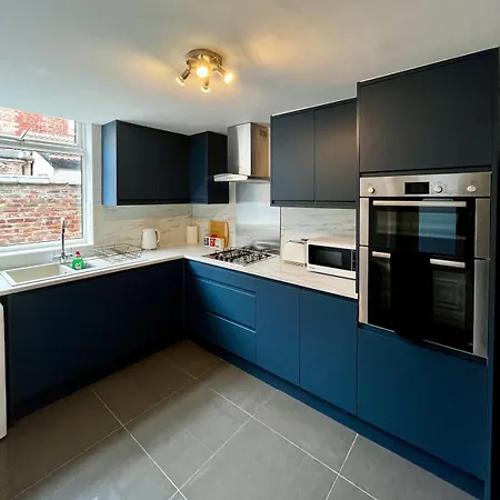 Stylish 3-bed Haven - Free Parking & Garden * Manchester