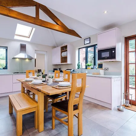 Casa de Férias *new* Funky 4br | Sleeps 8 | Driveway | Ps4 Manchester