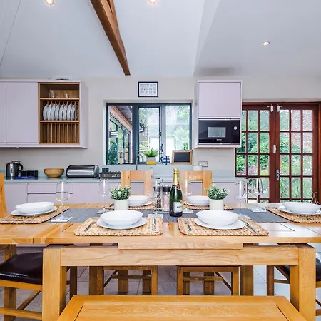 *new* Funky 4br | Sleeps 8 | Driveway | Ps4 Casa de Férias *