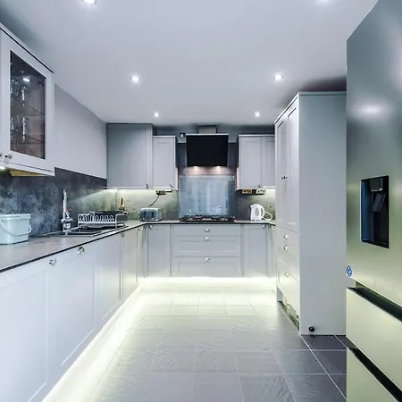 Ferienhaus Vidale Court 2, Paprika Close- 4 Bedrooms Sleeps 7 *