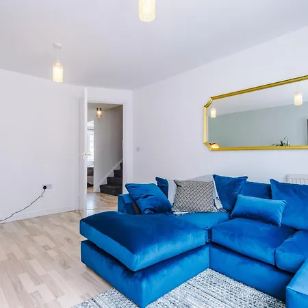 Spacious 6 Bedroom House, With Private Parking Tatil Evi *