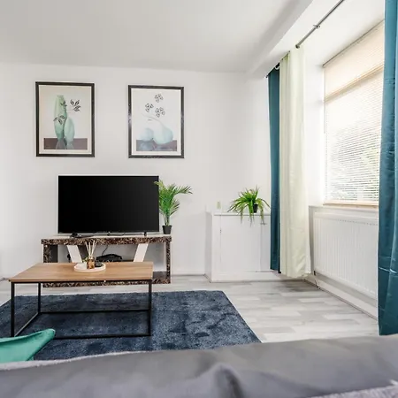 Tatil Evi 3 Bedroom House - Pool Table Opp Train Station *