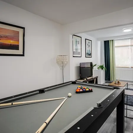 Tatil Evi 3 Bedroom House - Pool Table Opp Train Station *