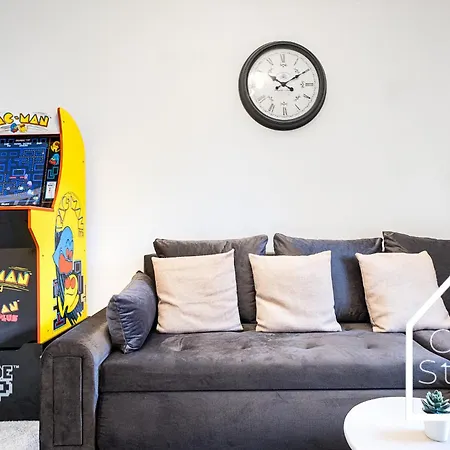 Casa de Férias Vibrant Spacious 3 Bed With Pac Man & Ping Pong Near Centre - Free Parking Manchester