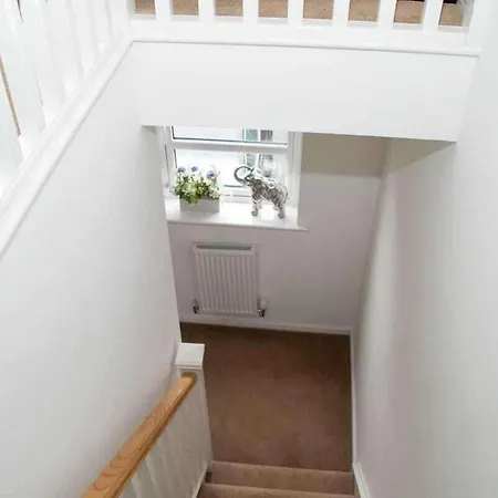 Sleeps 7 - 3-bed House - Garden - Free Parking Casa vacanze Manchester