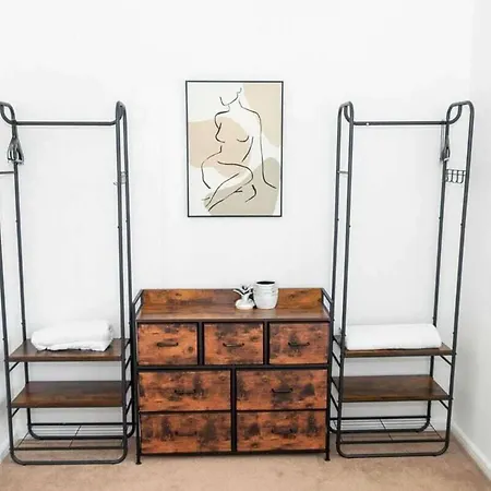 بيت للعطل Sleeps 7 - 3-bed House - Garden - Free Parking *