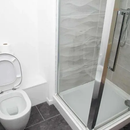 Sleeps 7 - 3-bed House - Garden - Free Parking *