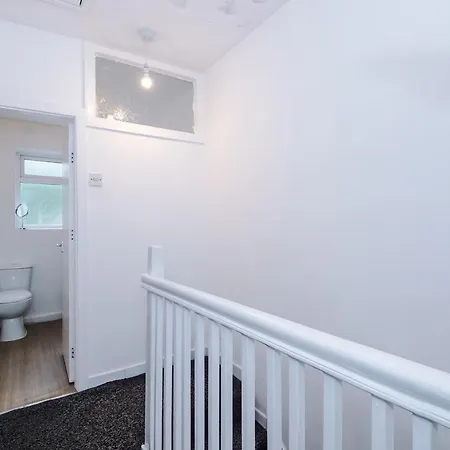 3 Bedroom - Free Parking - Location * Manchester