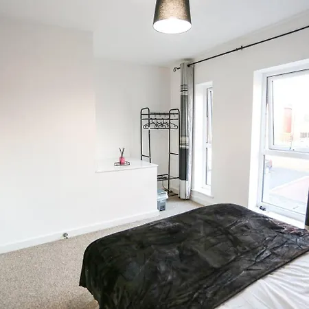 Casa de Férias 5 Bedroom House; Parking Near Media And Mcr *