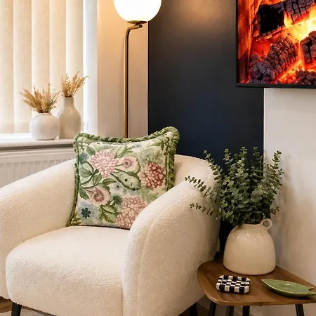 Casa de Férias Spacious 3-bed - Ps5 -sleeps 8 - Near Etihad - Contractor And Long Discounts *