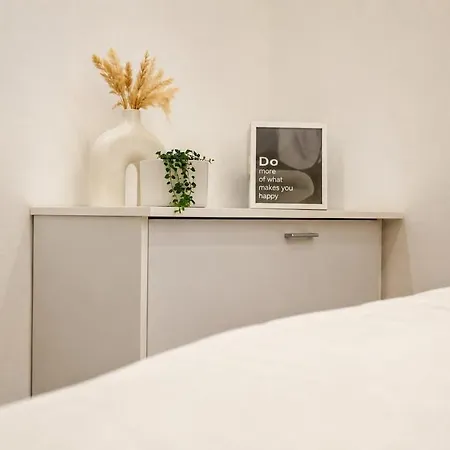 Spacious 3-bed - Ps5 -sleeps 8 - Near Etihad - Contractor And Long Discounts *