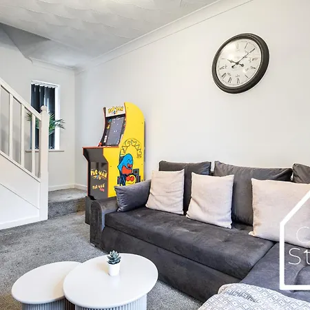 Casa de Férias Vibrant Spacious 3 Bed With Pac Man & Ping Pong Near Centre - Free Parking Manchester