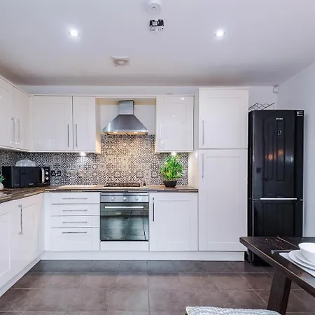 5Bed 35Bath Mnthlydisc Bigdriveway Chorlton Manchester
