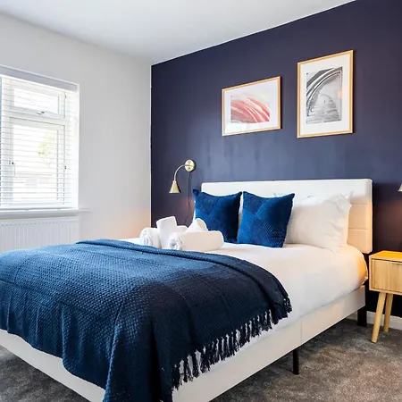 Casa de Férias Stylish 2br Home, 10 Mins To Etihad Stadium