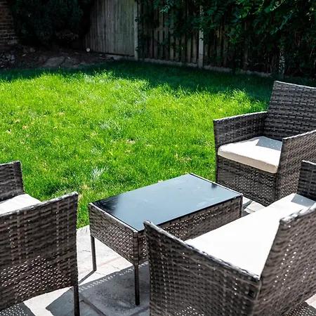 Casa de Férias Stylish 2br Home, 10 Mins To Etihad Stadium Manchester