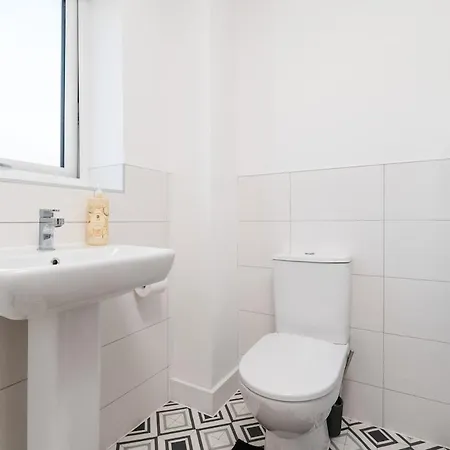 Casa de Férias Modern 3-bed W Pool Table N Etihad & Co-op Live Manchester