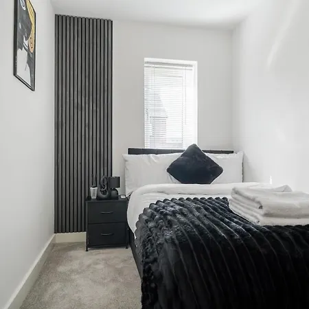 Modern 3-bed W Pool Table N Etihad & Co-op Live Manchester